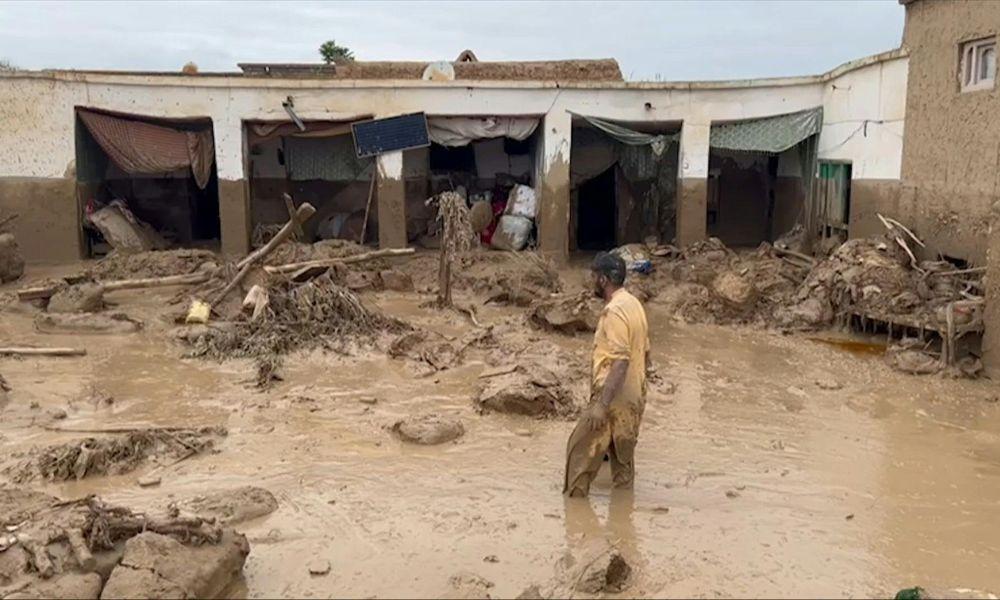 Inundações no Afeganistão deixam mais de 300 pessoas mortas