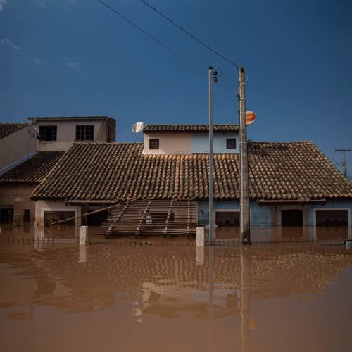 Tragédia do RS gera maior evacuação de casas no Brasil