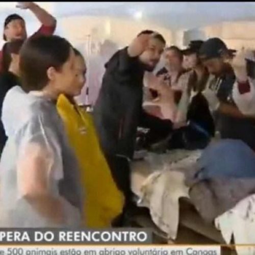Repórter encerra entrada ao vivo após voluntários gritarem ‘Globo lixo’