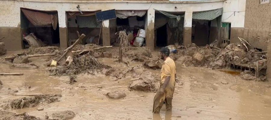 Inundações no Afeganistão deixam mais de 300 pessoas mortas