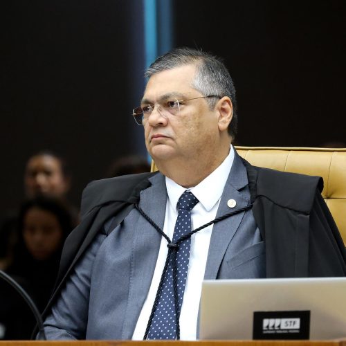 Flávio Dino mantém afastamento de desembargadores do TRF-4