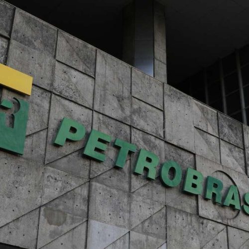 Ações da Petrobras (PETR4) entram em leilão após decisão do Cade sobre venda de refinarias